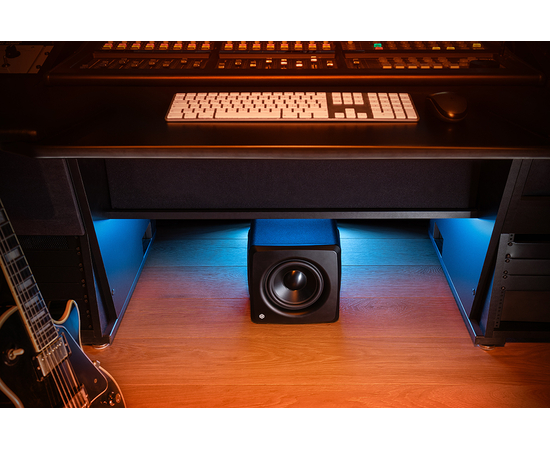 Активный студийный сабвуфер IK MULTIMEDIA iLoud Sub