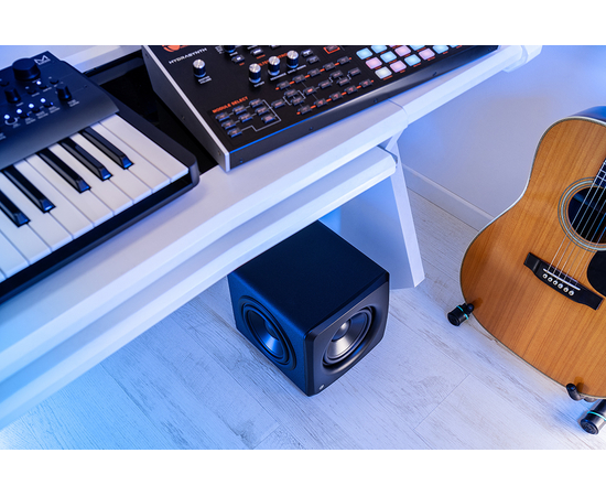 Активный студийный сабвуфер IK MULTIMEDIA iLoud Sub