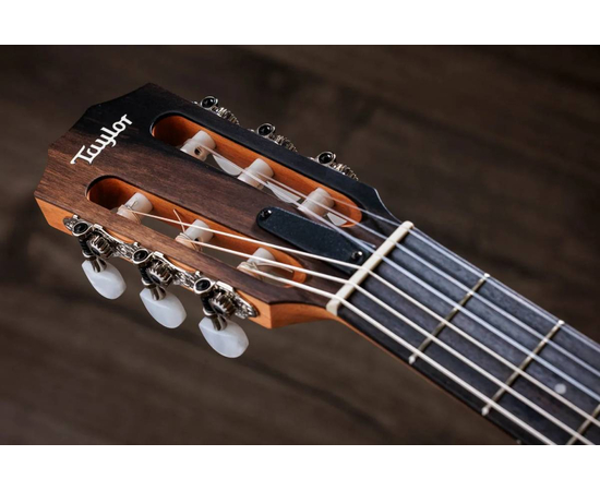 Классическая гитара со звукоснимателем TAYLOR 214Ce-N